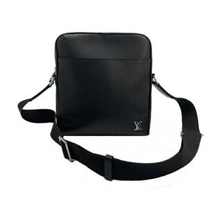 Louis Vuitton Shoulder Bag Taiga Messenger Noir Black
